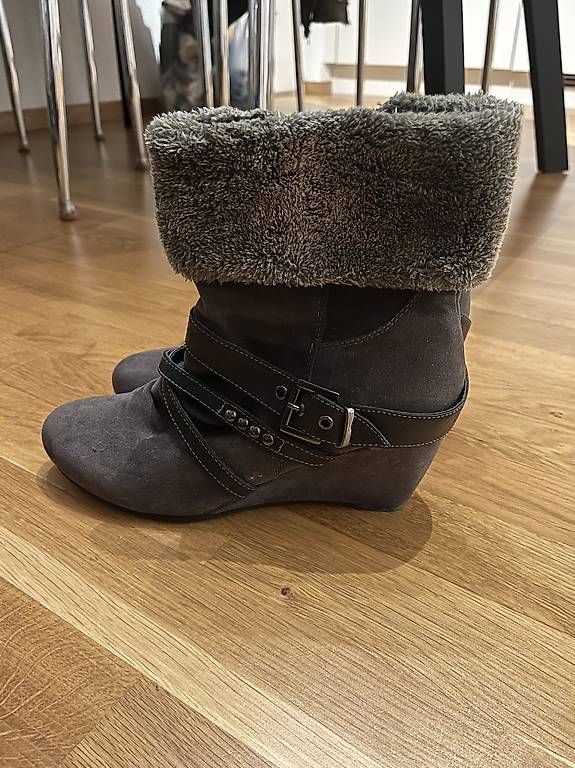 Scarpe da donna: Winterschuhe Grösse 40 – Usato da Kirchdorf BE venduto da burrm14 1