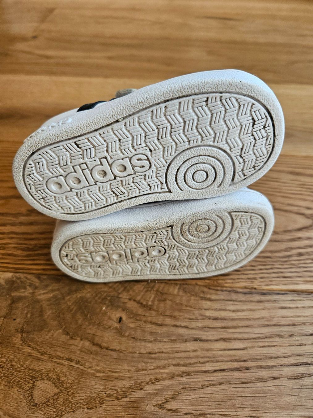 Adidas Scarpe per ragazzi: Kinderschuhe Grösse 20 Adidas – Usato da Winterthur venduto da dobeh 2