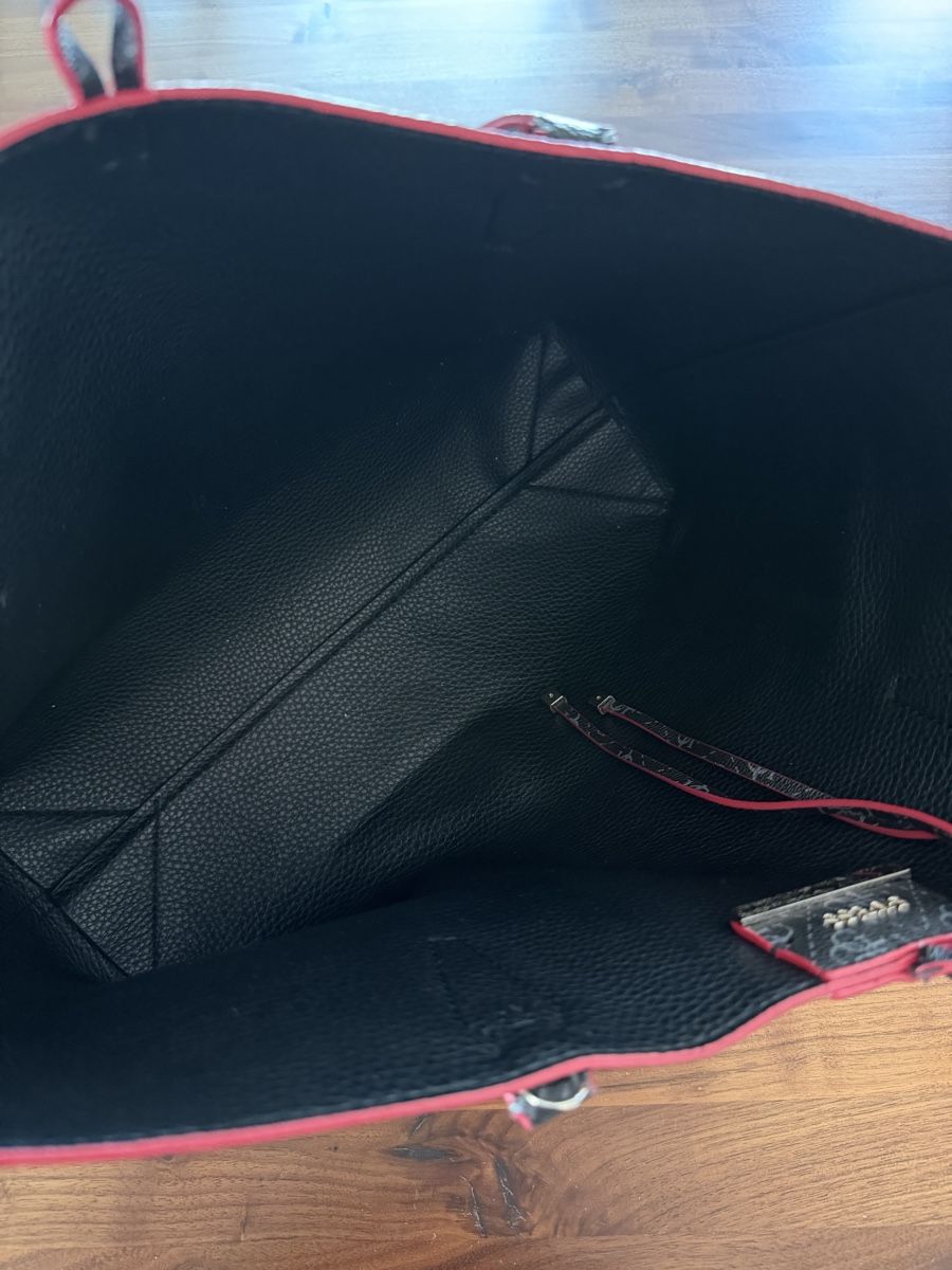 Guess Borse da donna: Guess Handtasche Wendetasche Grau/Schwarz – Usato da Pratteln venduto da sponiin 2