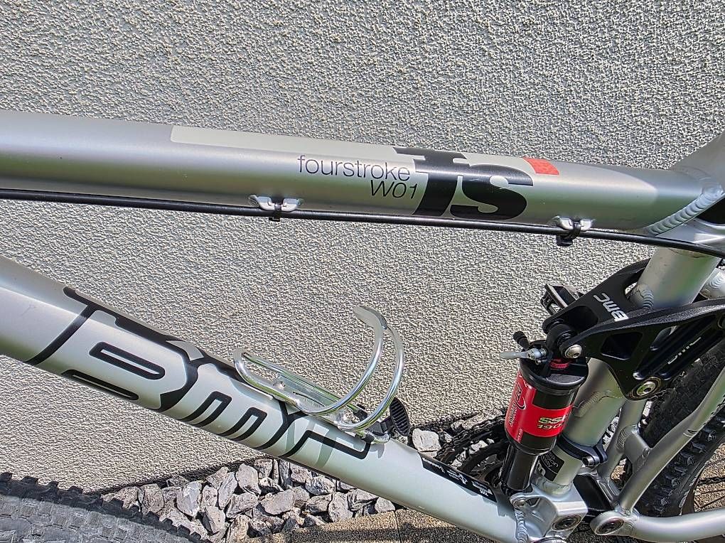 BMC Biciclette: BMC fourstroke W01 in sehr gutem Zustand – Usato da Grüningen venduto da Wennepen 3