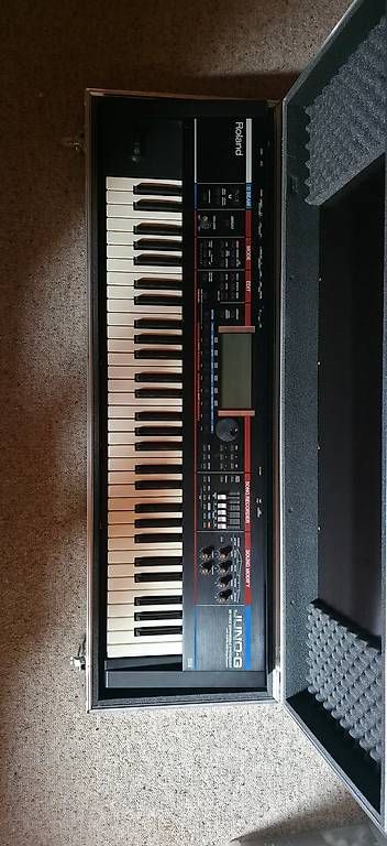 Instruments de musique: Roland JUNO-G Synthesizer Workstation mit Flightcase – D'occasion à Tschugg par isa_7pyv