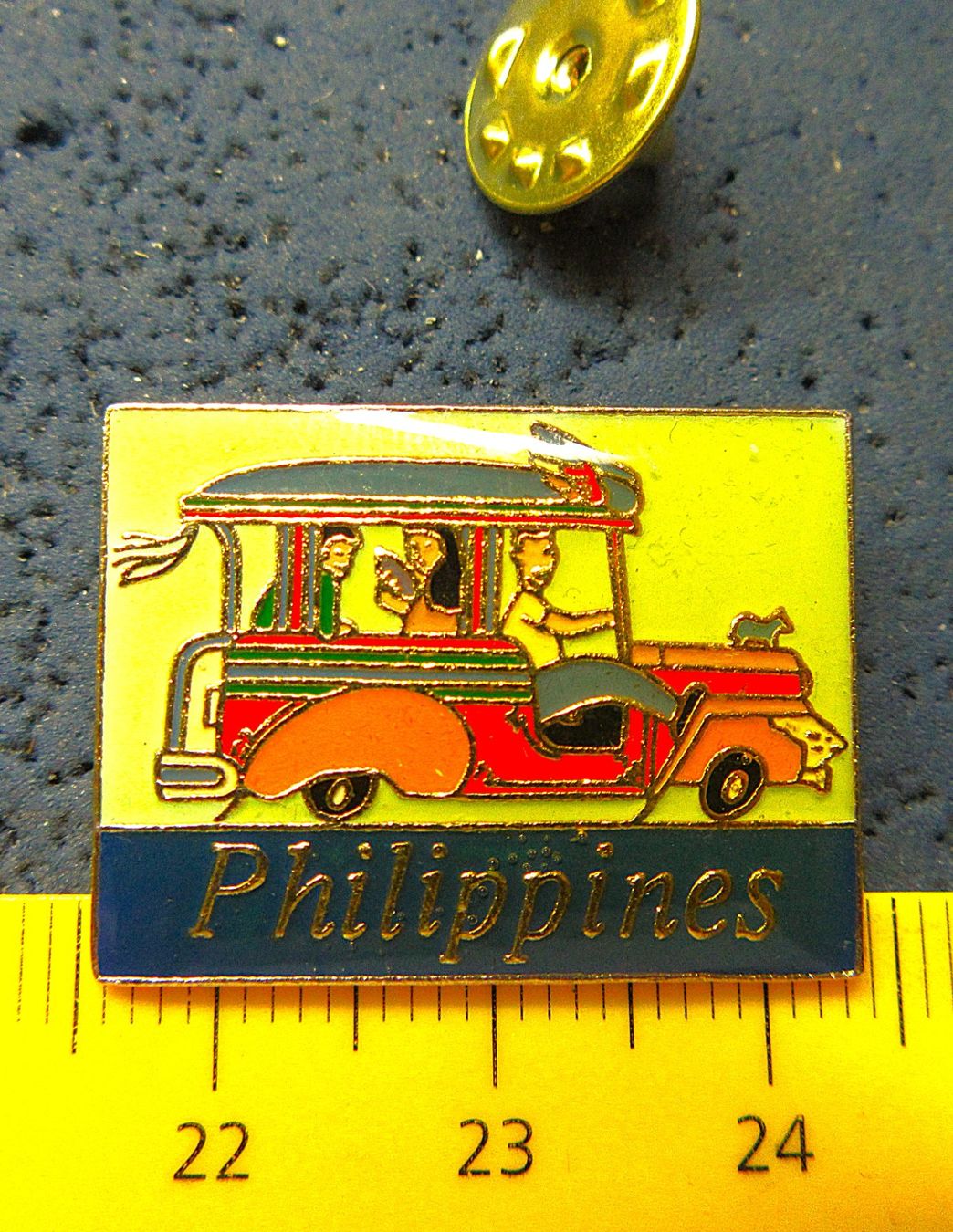 Plaquettes & Badges: PHILIPPINES SAMME-TAXI PIN – D'occasion à Ettingen par Hausi4711