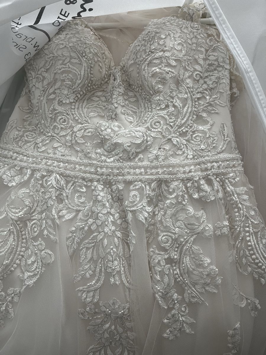 Vestiti: Wunderschönes Hochzeitskleid mit Ringrock / NP ca. 2500.- – Nuovo (secondo la descrizione) da Unterägeri venduto da mar_6gzc