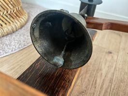 Alte, dekorative Tischglocke/Tischschelle aus Holz & Metall