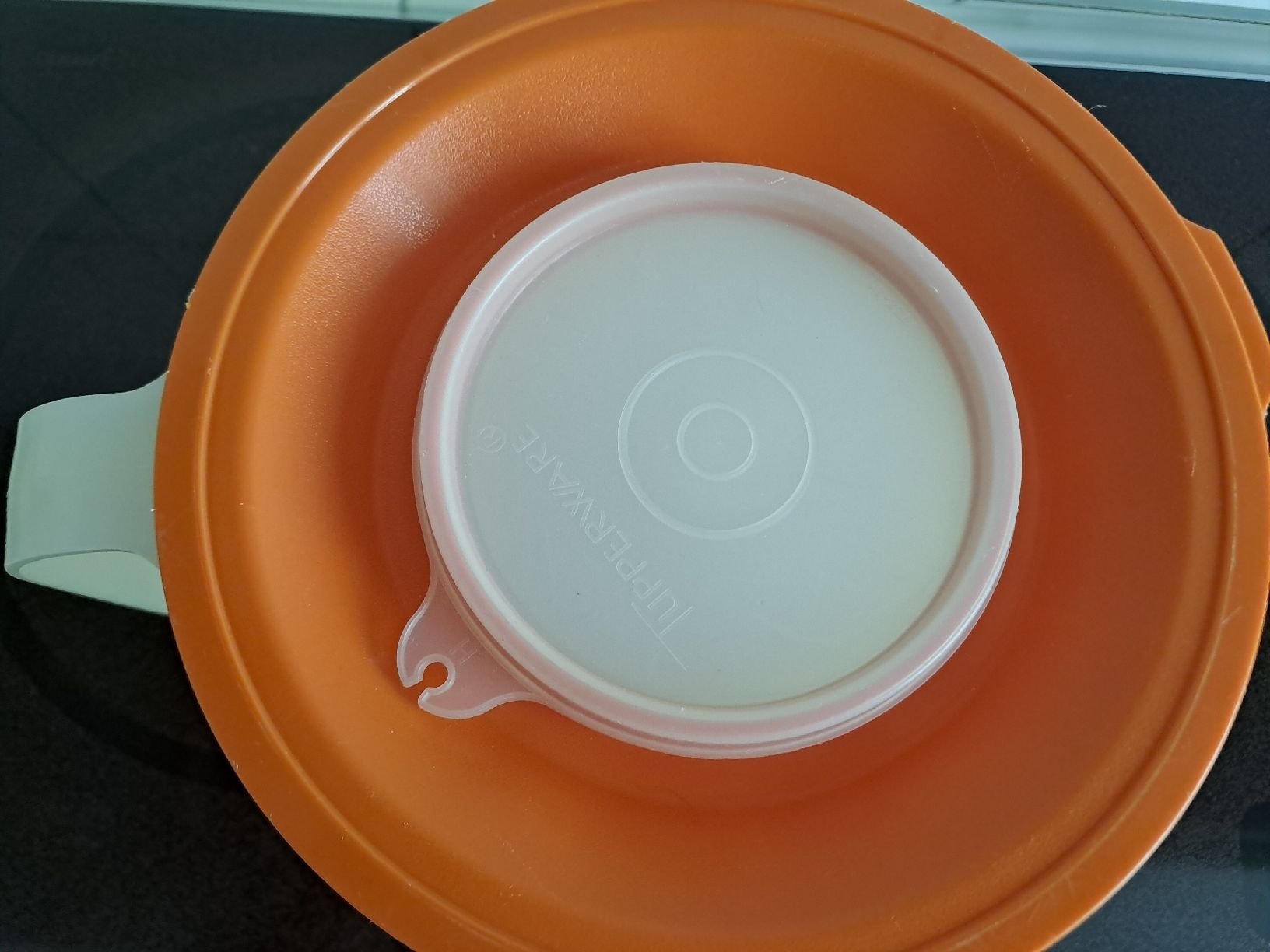 Tupperware Küchengeräte: Tupperware Messbecher 2L orange gut erhalten – Gebraucht aus Rickenbach LU von bishiida 3