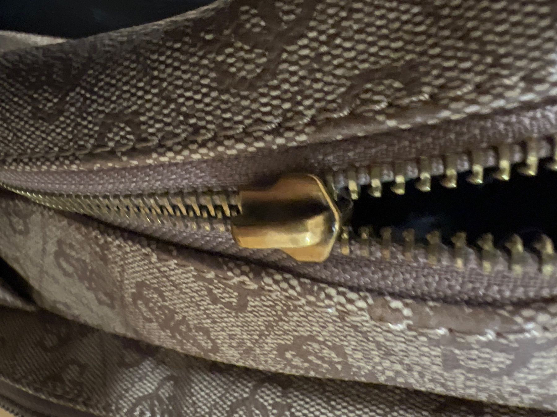 Guess Rucksäcke: Guess Rucksack Unisex – Gebraucht aus Basel von cas_nv89 4