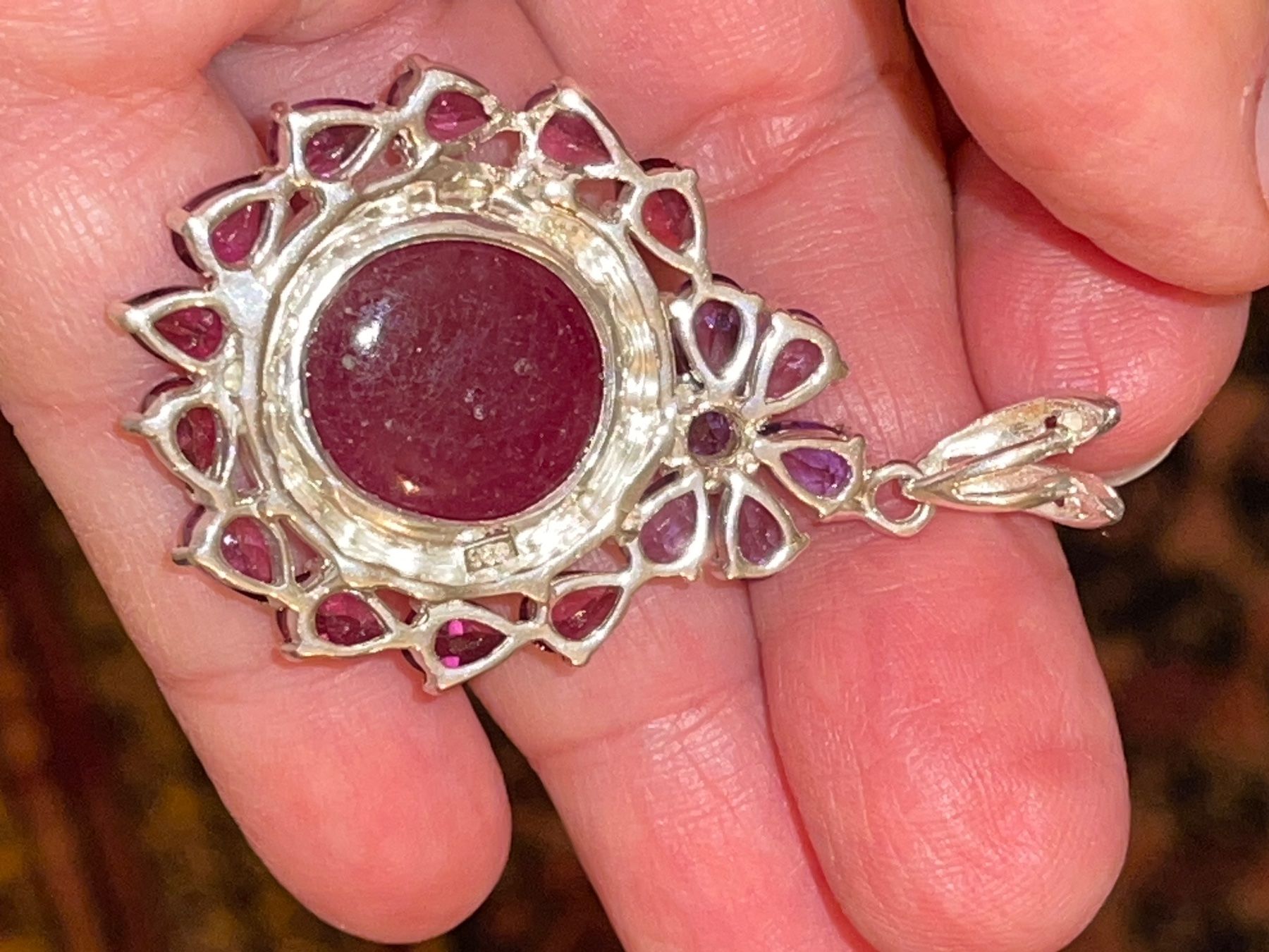 Llan Valls Joies Ciondoli: Large Ruby Garnets Amethysts Médaillon SS925 and 14k Vermeil – Nuovo (secondo la descrizione) da Birsfelden venduto da Brut 8