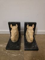 Vintage Buchstützen Pferdeköpfe Marmor schwarz / Alabaster