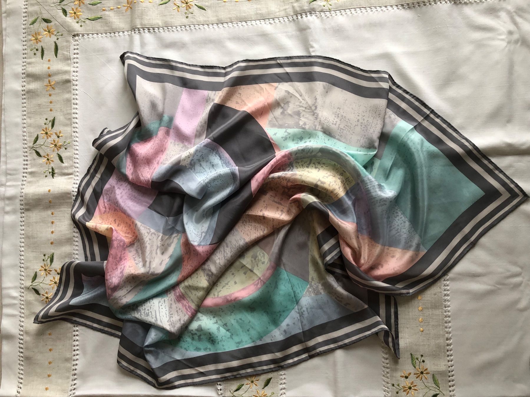 Foulard & Sciarpe: Loredano Seiden Foulard – Usato da Bremgarten AG venduto da Ora2017 4
