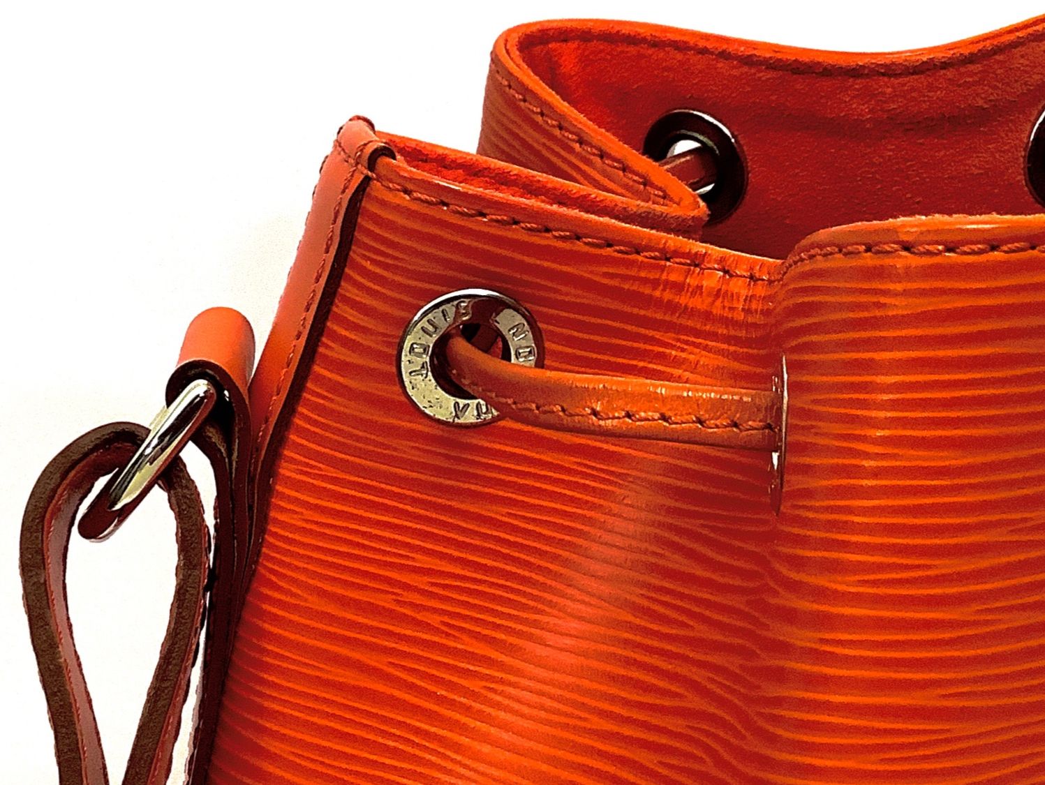 Louis Vuitton Taschen für Damen: Louis Vuitton Noe Petit Epi Rouge Top – Neu (gemäss Beschreibung) aus Küsnacht ZH von Vuit-on 4