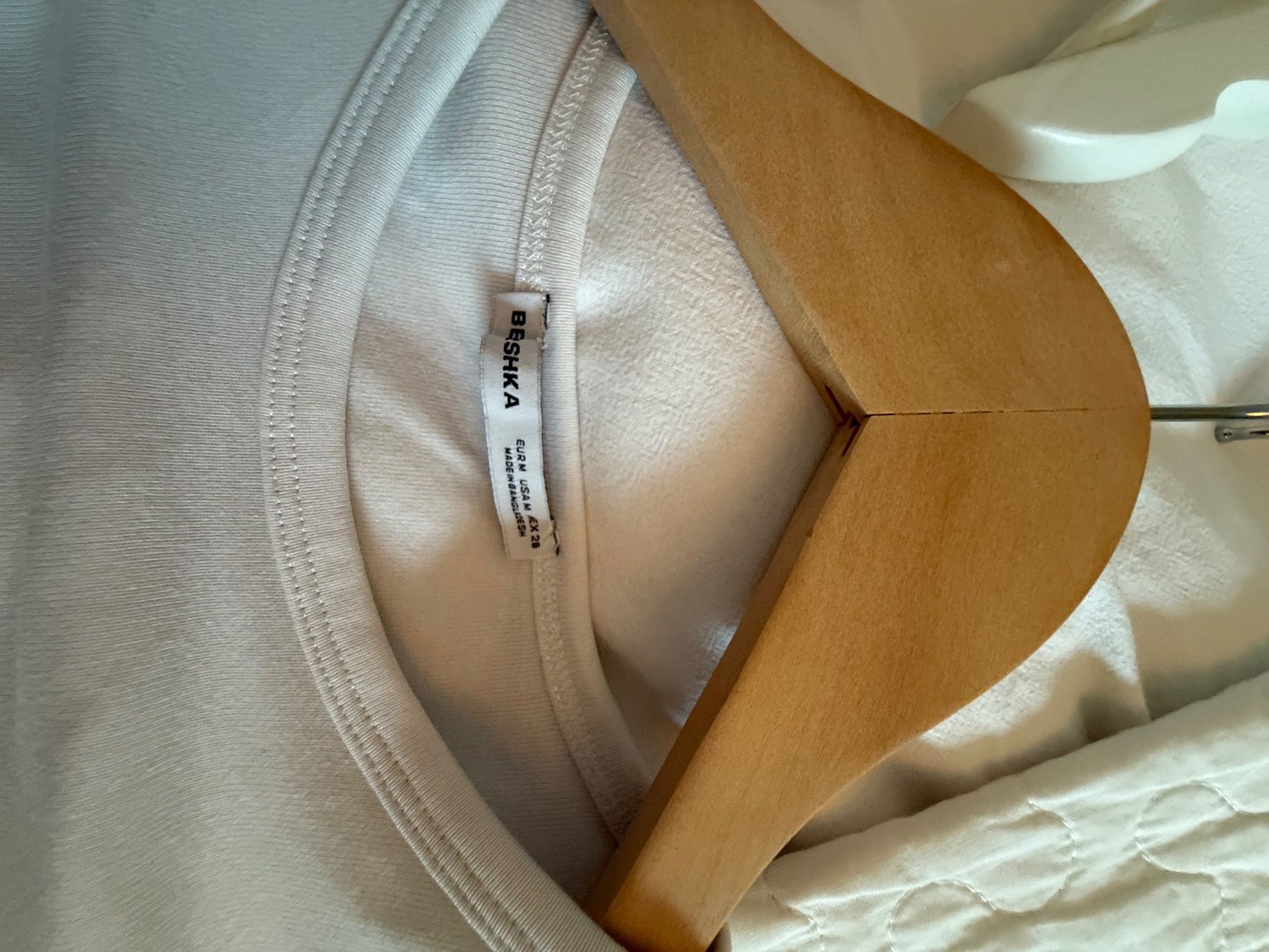 Bershka Top: Bershka Weisses Langarmshirt Basic Gr. M – Usato da Hornussen venduto da con_86dw 1