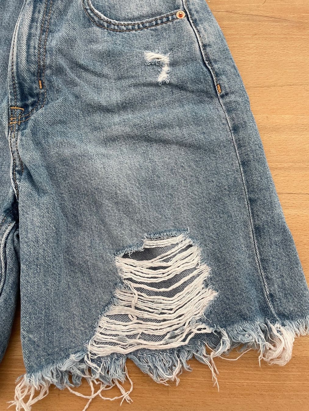 H&M Hosen: Short Jean Déchiré Taille Haute – Gebraucht aus Sion von Mazarine_ 2