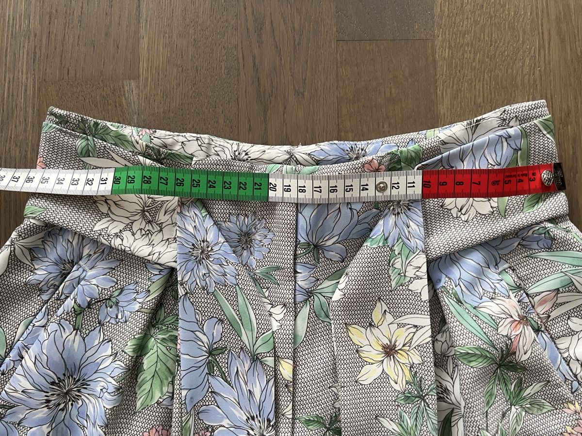 H&M Pantaloni: Sommerliche Shorts von H&M mit Blumenmuster – Nuovo (secondo la descrizione) da Kriens venduto da Luzernerin_K 2