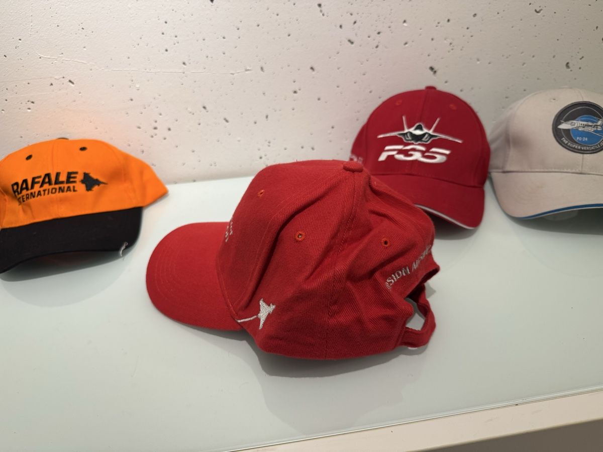 Altro in  Abbigliamento & Accessori: Rote Eurofighter Typhoon Cap, neu! – Nuovo (secondo la descrizione) da Buchs AG venduto da Ublade 1