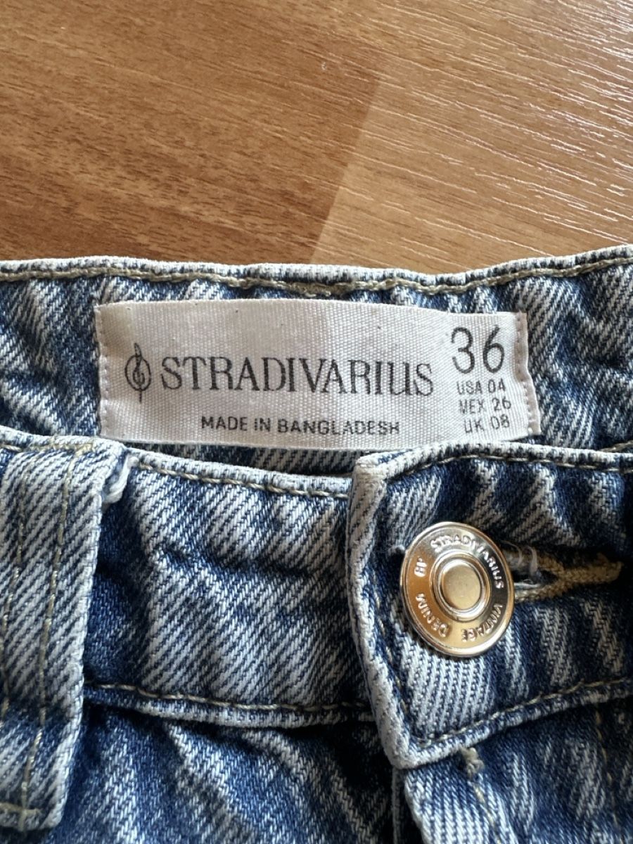 Stradivarius Jeans: Stradivarius Jeans hellblau Gr. 36 einf. Bundweite ca. 35cm – Usato da St. Gallen venduto da mai_gd7k 1