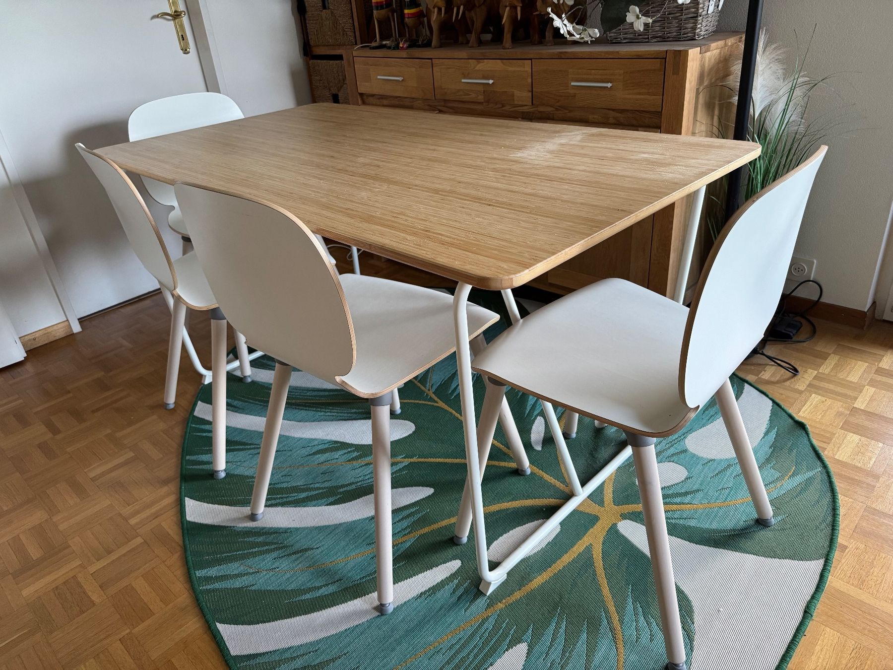 Tischset: IKEA Esstisch mit 4 Stühlen – Gebraucht aus Winterthur von diy_h7t8