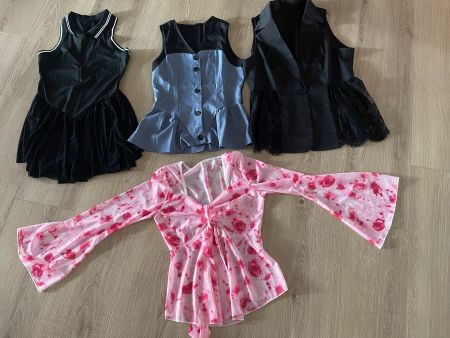 Damen Kleider 4Stk. Gr S verschiedene Farben und Modelle NEU