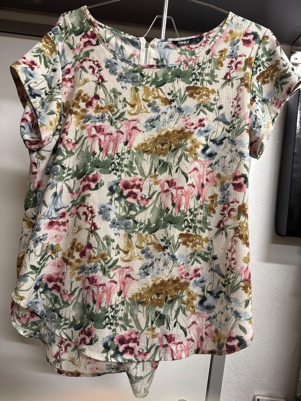 Only Camicette: Leichte Damen Kurzarm Blusentop, 40, ONLY – Usato da Amriswil venduto da used2use