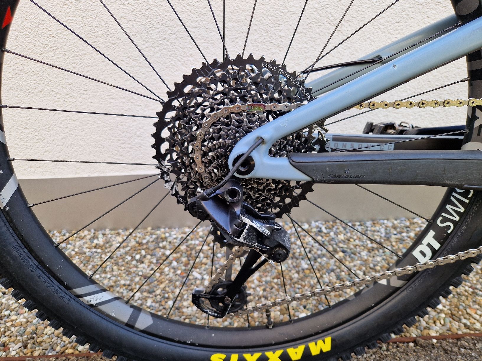 Santa Cruz Vélos: Santa Cruz Bronson V3 Carbon CC, custom – D'occasion à Heerbrugg par san_dr2y 4