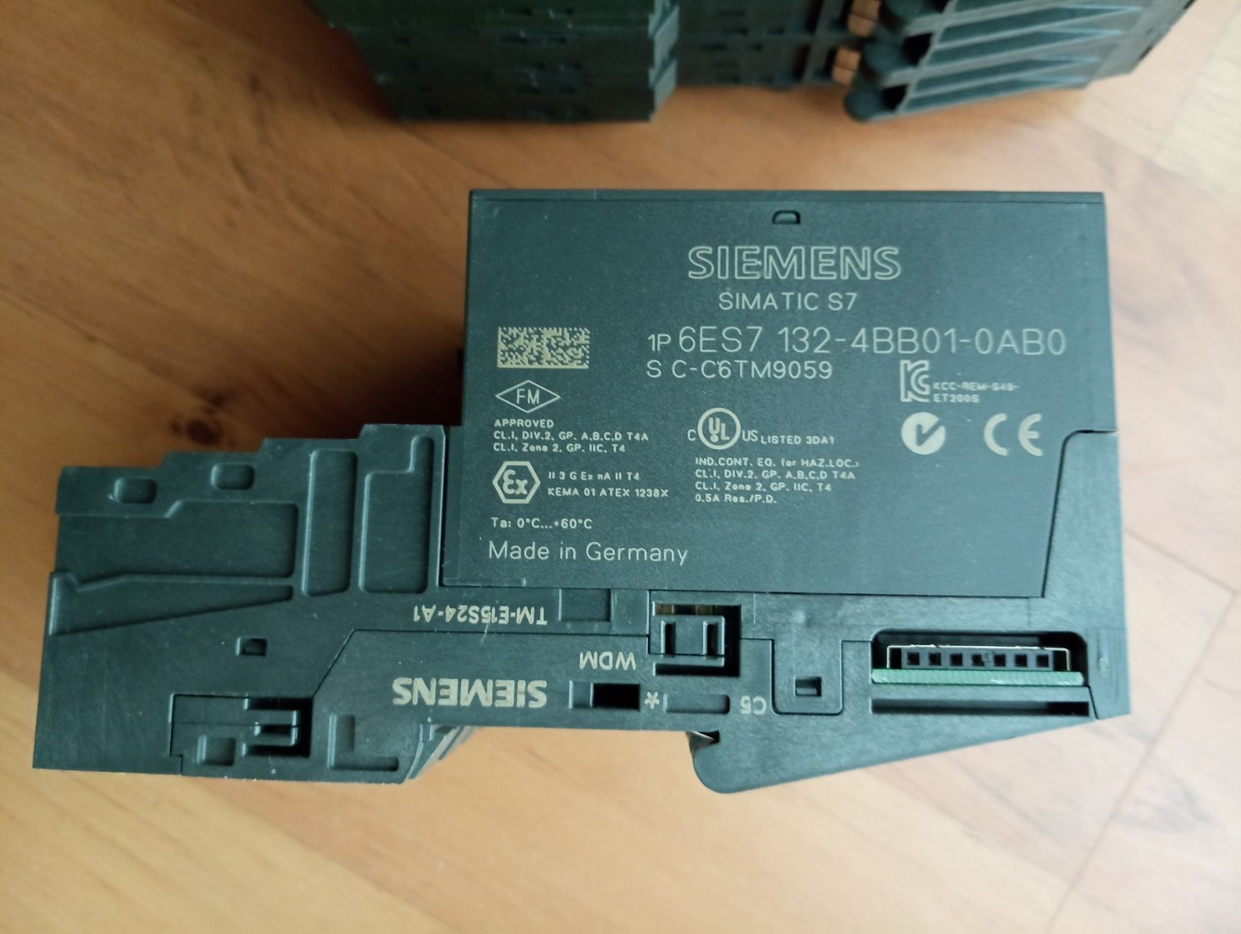 Siemens Componenti elettronici: Siemens SIMATIC DP, ET 200S, MODULE / 6ES7.. 9 Stück – Usato da Ufhusen venduto da HKSC 3