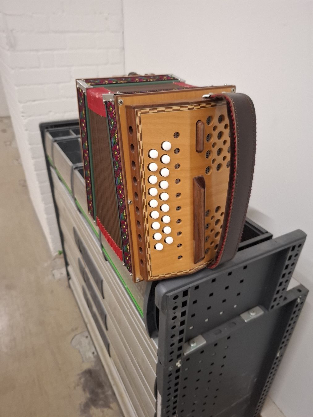 Strumenti musicali: schwyzerorgeli ton B – Usato da Villeneuve venduto da BibiVintage 5