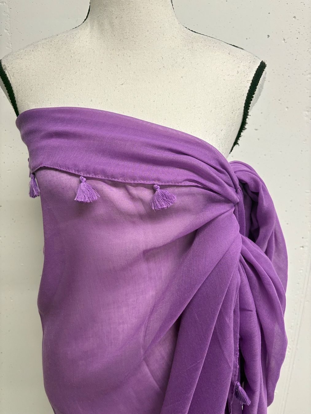 Foulards, Tücher & Schals: Triumph Pareo Lila grosses Tuch – Neu (gemäss Beschreibung) aus Regensdorf von secondchancefashion 1