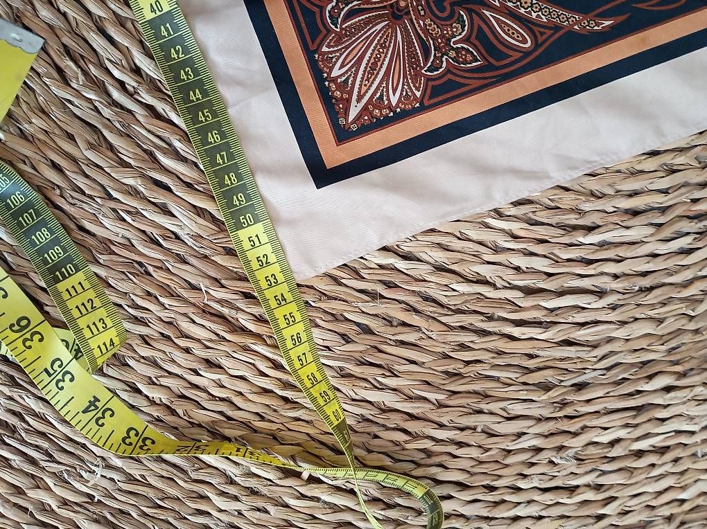 H&M Foulard & Sciarpe: Foulard von Richard Allan x H&M – Usato da Zürich venduto da Melianea 2