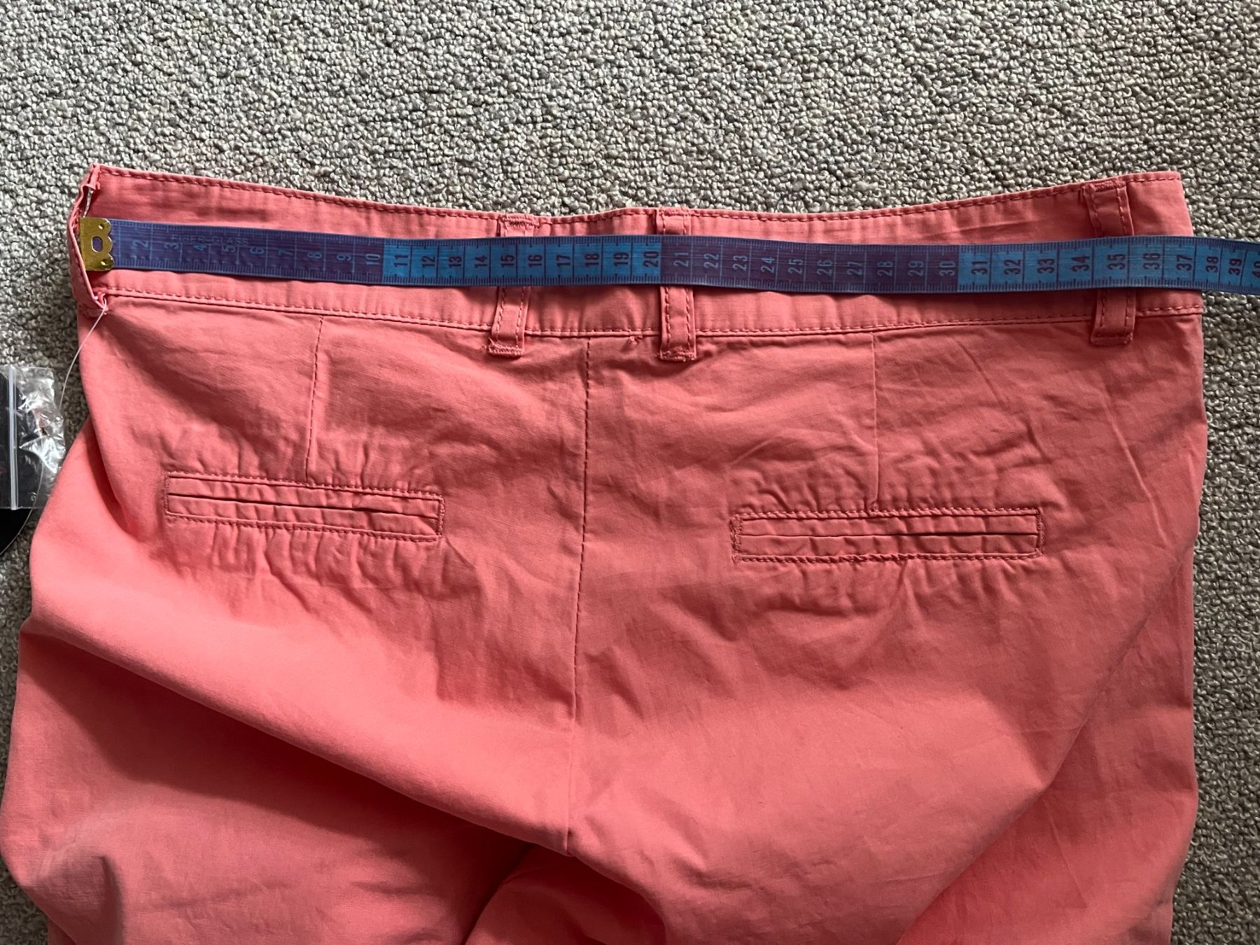 Pantaloni: Manor Chinohose Gr 34 Fabrikneu – Nuovo e nell'imballaggio originale da Rekingen AG venduto da nederland1 2
