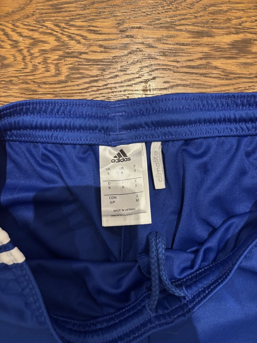 Adidas Hosen: Adidas Shorts – Neu (gemäss Beschreibung) aus Hirzel von leandro_. 1