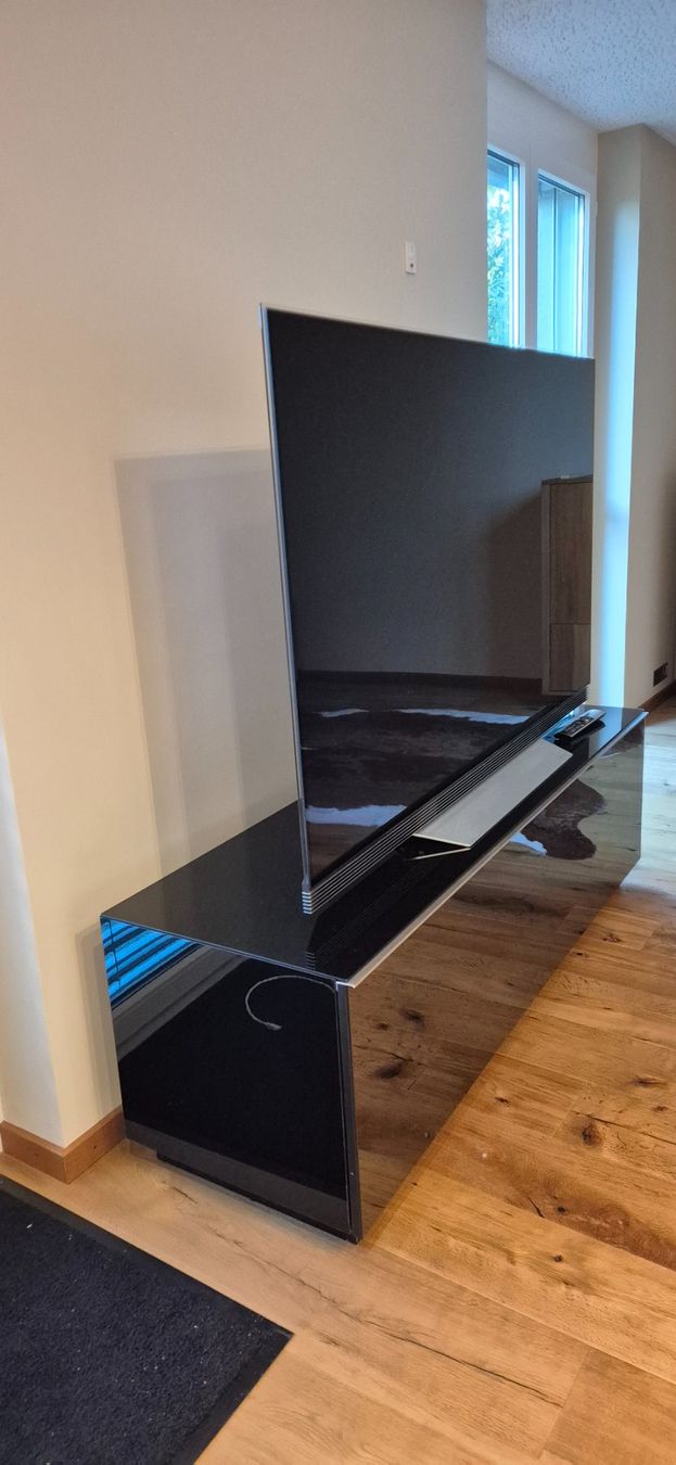 Mobili TV: TV-Möbel Hochglanz - schwarz - mit Glasabdeckung – Usato da Flurlingen venduto da gab_6z8x 2