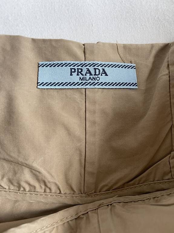 Prada Pantaloni: Prada Shorts – Usato da Wädenswil venduto da Cocomagi 3