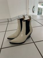 Elegante Bottega Stiefel in Creme, Grösse 39, Herbst-Look!