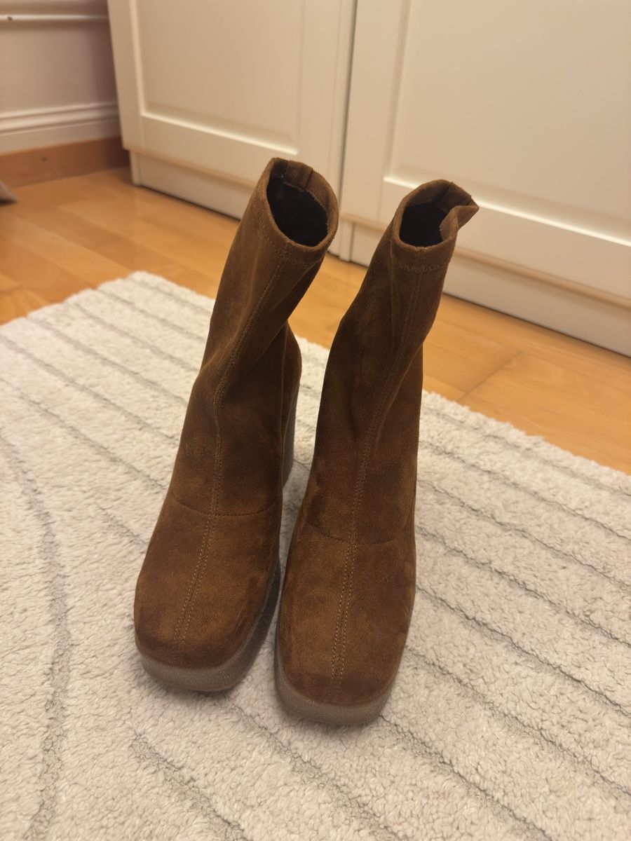 Hugo Boss Scarpe da donna: New Hugo Boots - size 37 – Nuovo (secondo la descrizione) da Thalwil venduto da Iconicfashion 1