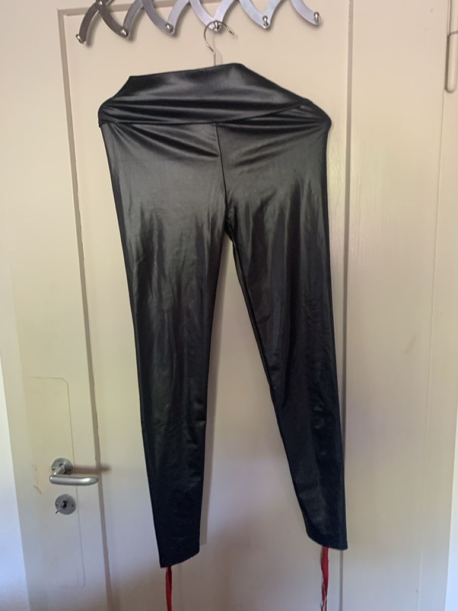 Hosen: Schwarze Hose Kunstleder Damen Grösse S – Gebraucht aus Laufen von Nivo33