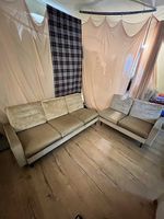 70ies Sofa aus Designshowroom, Samt Lindgrün Gold Grün