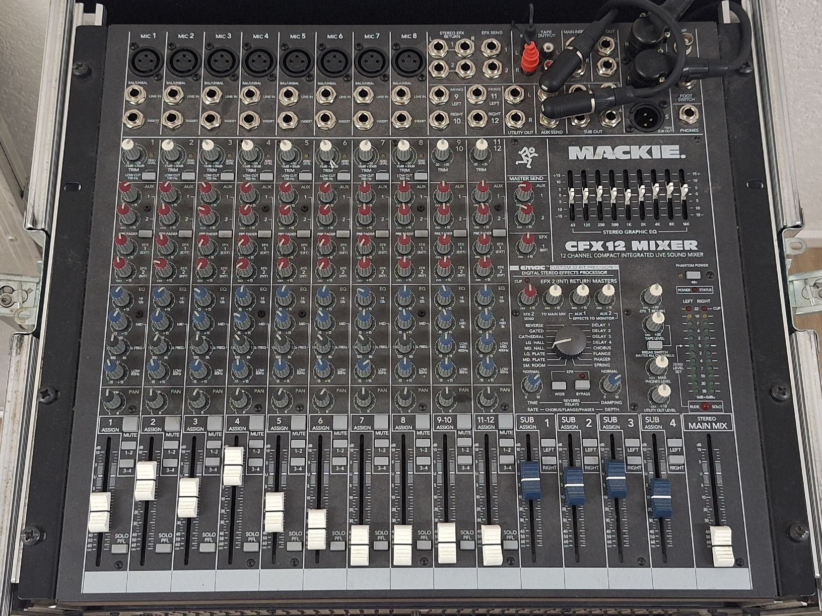 Mackie Platines de mixage: Mackie CFX12 Mixer mit Flightcase und Equalizer – D'occasion à Grüt (Gossau ZH) par wisdomio7 1