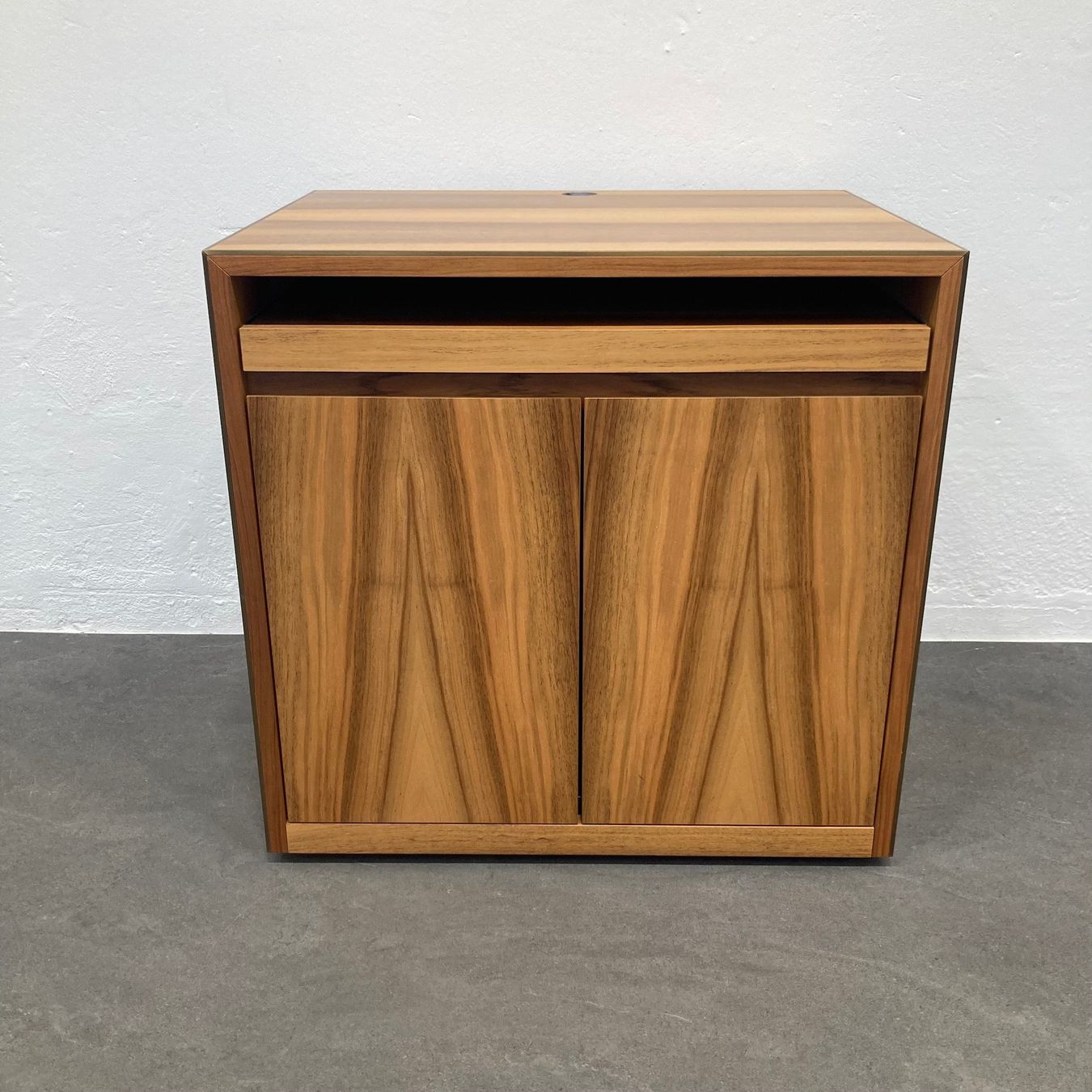 Armadi: Top Design Exclusiv One Roll-Sideboard – Usato da Schönenwerd venduto da mcofficeshop
