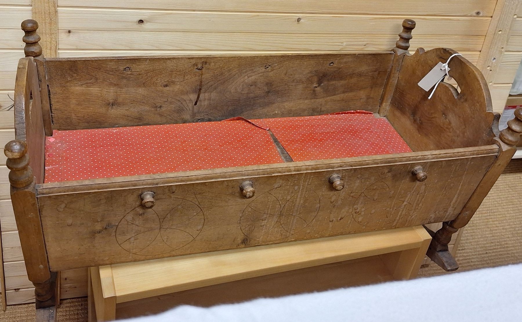 Tutte le decorazioni: Antike Holz Wiege – Usato da Winterthur venduto da Goldpipau 7