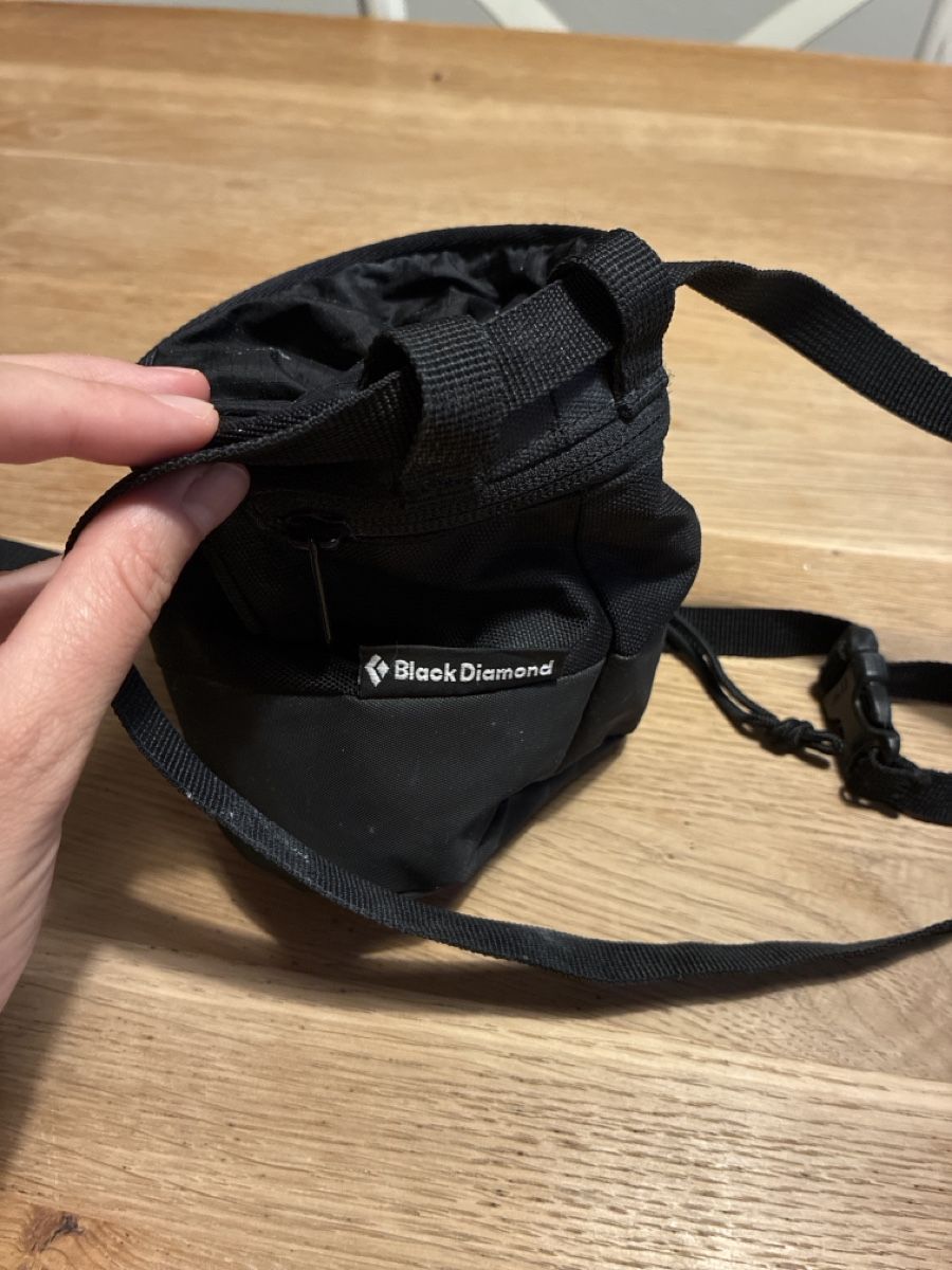 Black Diamond Taschen: Black Diamond Mojo Zip Chalk Bag – Gebraucht aus Zürich von ZuziHaj