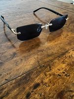 Lunettes de soleil neuves jamais portées
