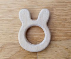 Hochet en bois pour bébé