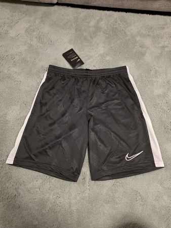Neue Nike Dri-FIT Trainingsshorts, Grösse S