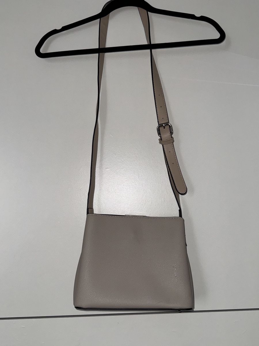 Sacs femmes: BEIGE UMHÄNGETASCHE – D'occasion à Schlieren par kle_dis 2