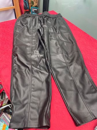 NEU Hose Damen Leder Optik schwarz 44