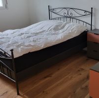 Bett mit Lattenrost