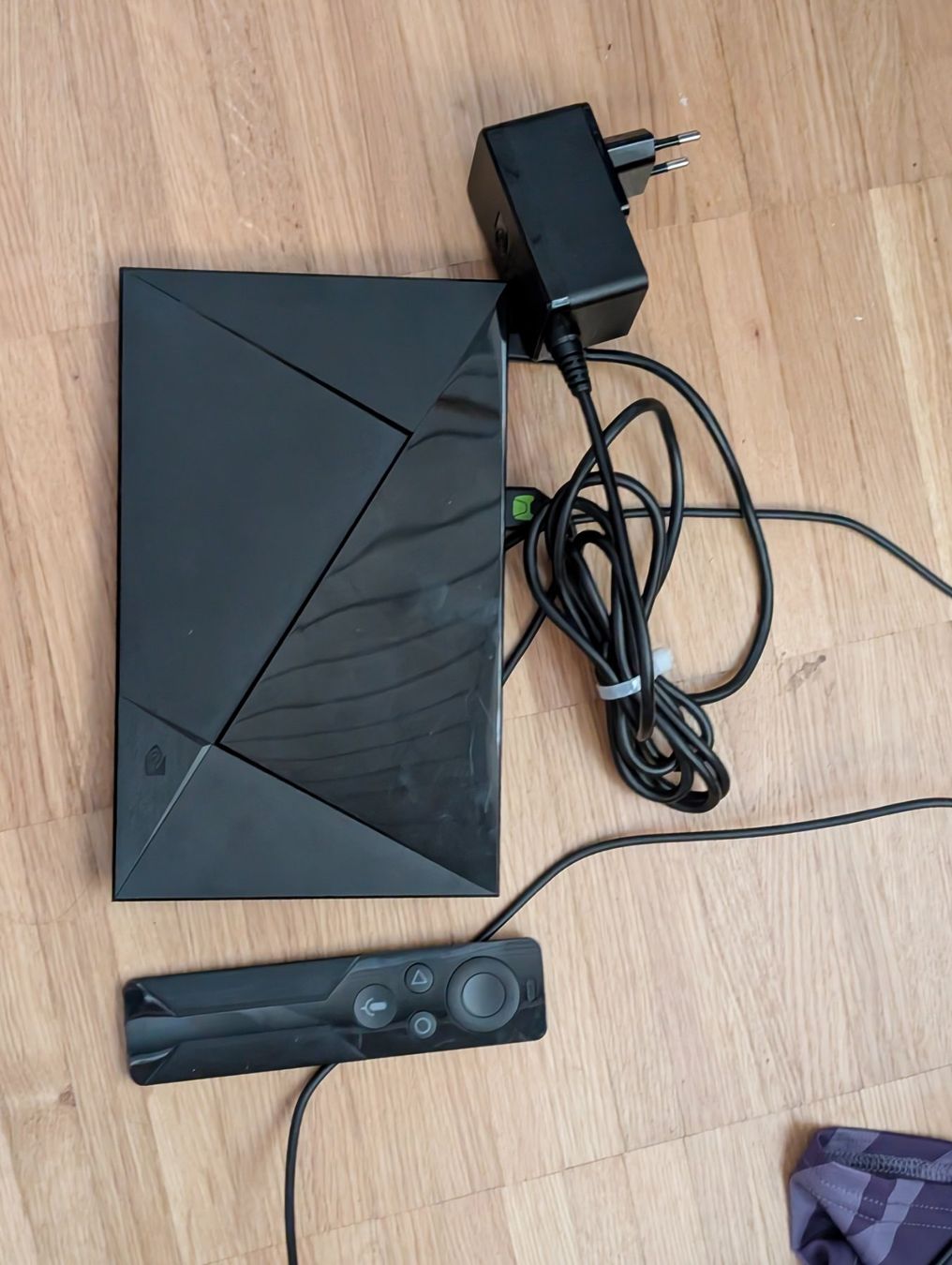 Nvidia Lettore multimediale & Streamer: Nvidia Shield TV Streaming Player – Difettoso da Hünenberg See venduto da SpecialEditionGaming