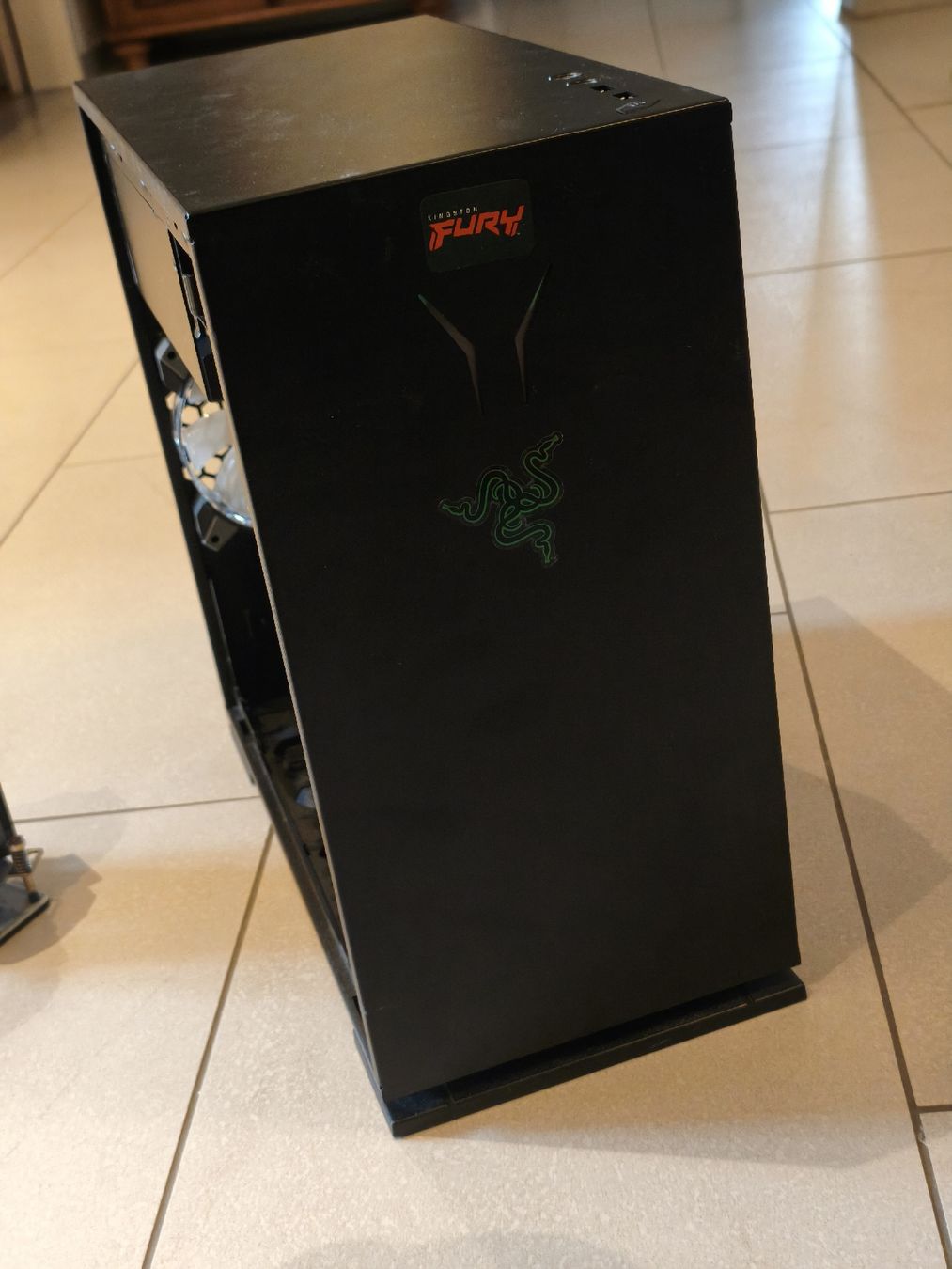 Medion Gehäuse: Medion Erazer Engineer X25 BAREBONE – Gebraucht aus Dielsdorf von LukeyDukey 4