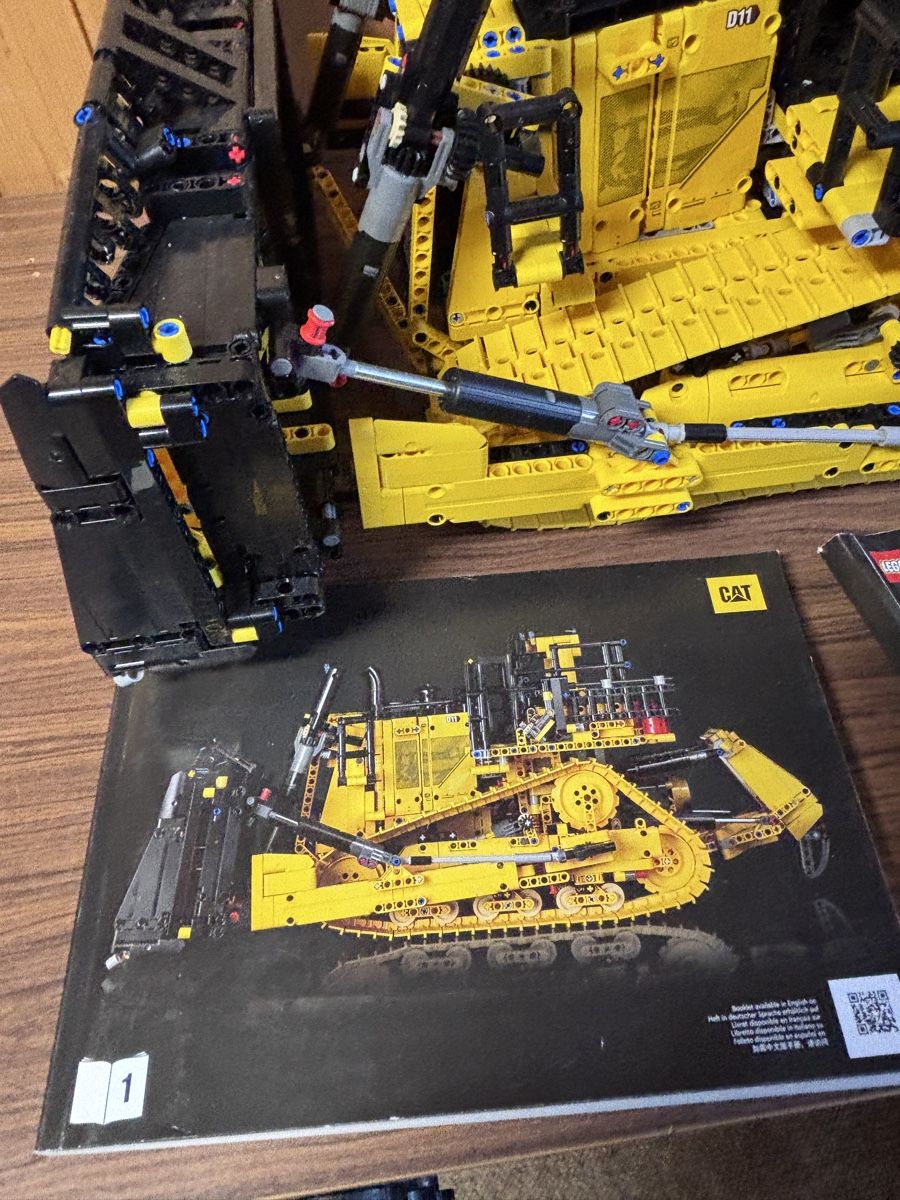 Lego Baukästen: Lego Technic 42131 Cat D11 Bulldozer komplett – Gebraucht aus Gerlafingen von Marcryter 2