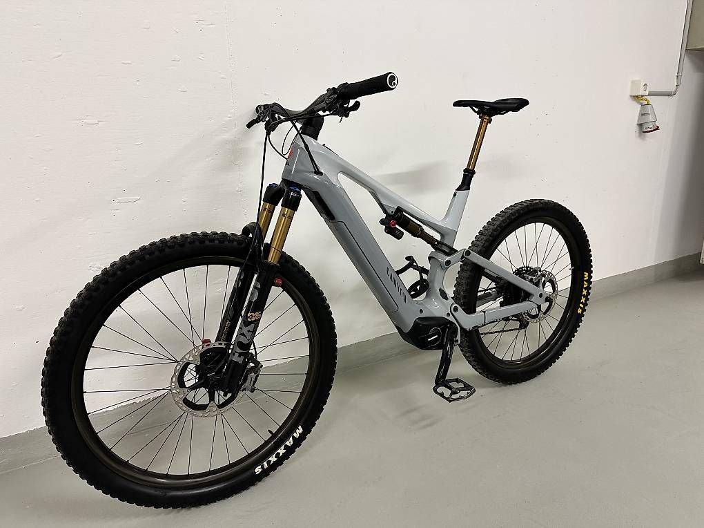 Canyon Biciclette: Canyon Spectral ON CF9 Vollcarbon Gr. L – Usato da Wallisellen venduto da vs92 2