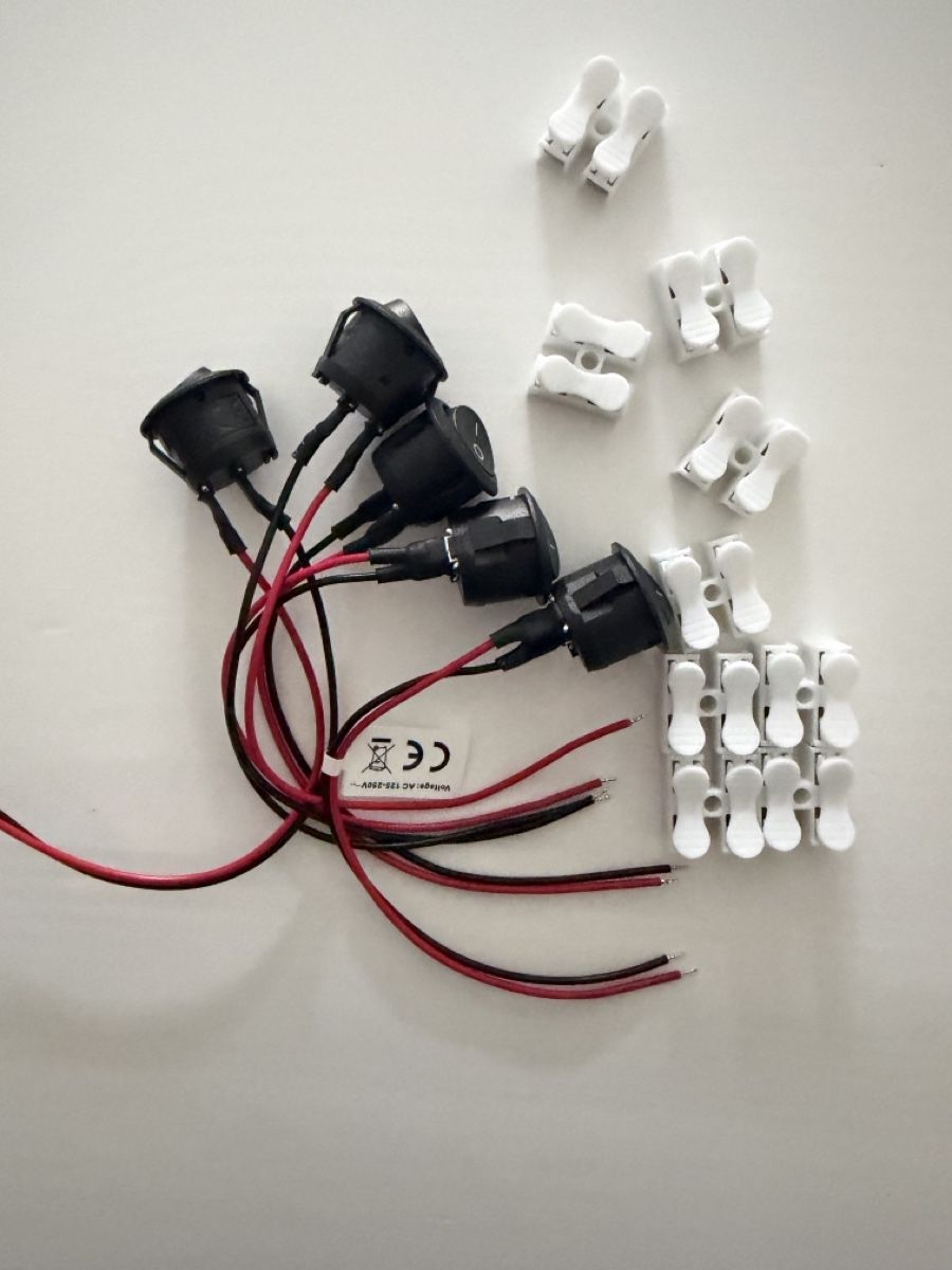 Interruttori: 5 interrupteurs noirs et connecteurs rapides pour bricolage – Nuovo (secondo la descrizione) da Boudry venduto da Francis_co